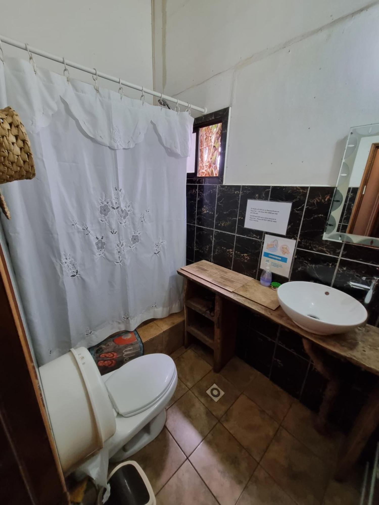 Hostal Vieroto Ханга-Роа Экстерьер фото
